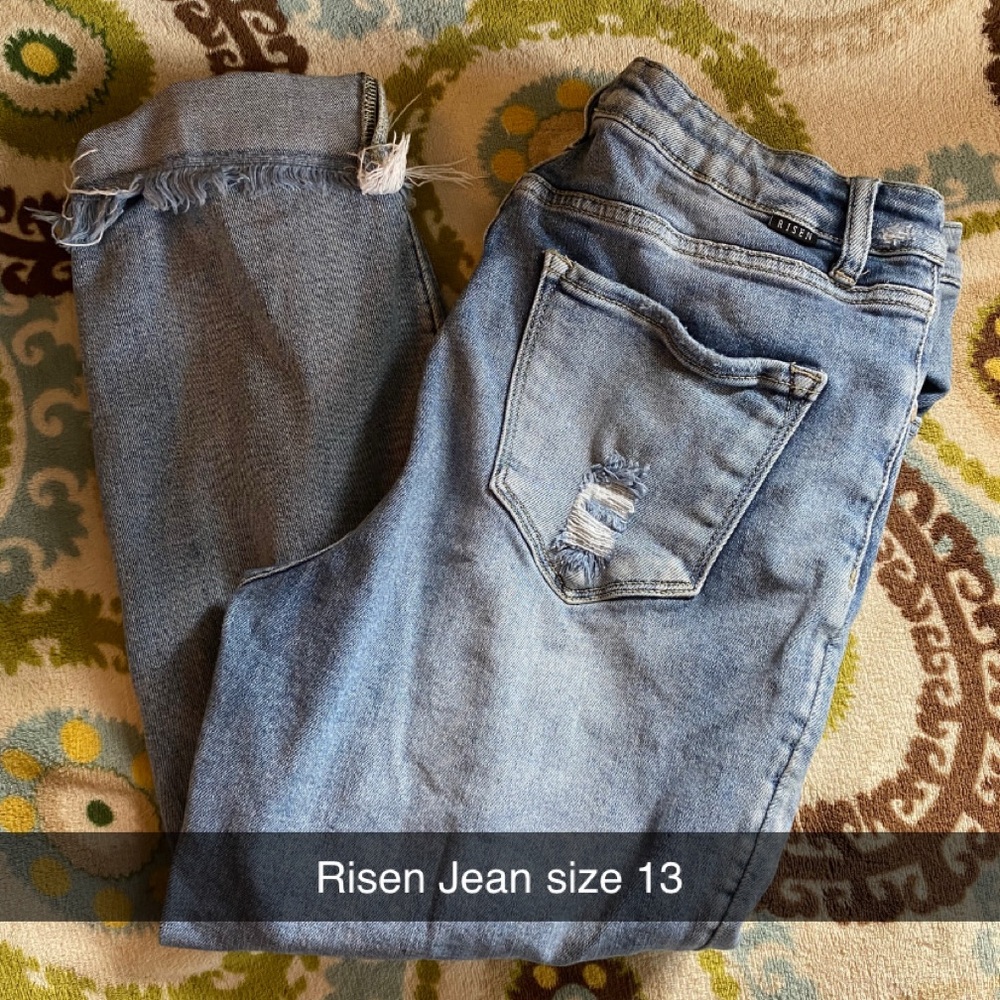 Risen Women's Light Blue Cropped Jeans